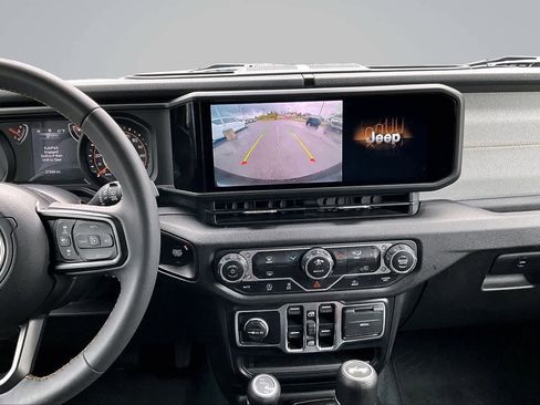 Used 2024 Jeep Wrangler Unlimited Sport AWD/4WD image 16
