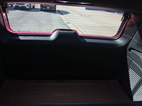 Used 2022 Chevrolet Suburban High Country image 45