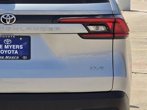 Used 2025 Toyota Grand Highlander FWD image 9