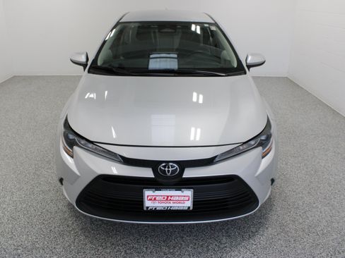 Used 2025 Toyota Corolla LE FWD image 3