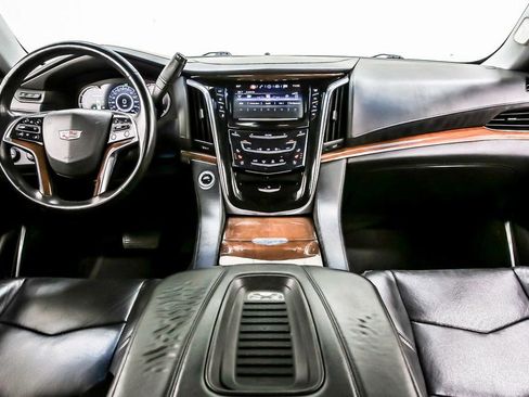 Used 2018 Cadillac Escalade ESV Premium Luxury image 18