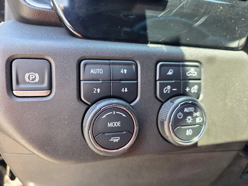 Used 2024 Chevrolet Silverado 1500 LT Trail Boss w/ LT Trail Boss Premium Package AWD/4WD image 18