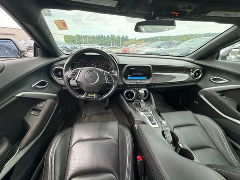 Used 2023 Chevrolet Camaro LT RWD image 9