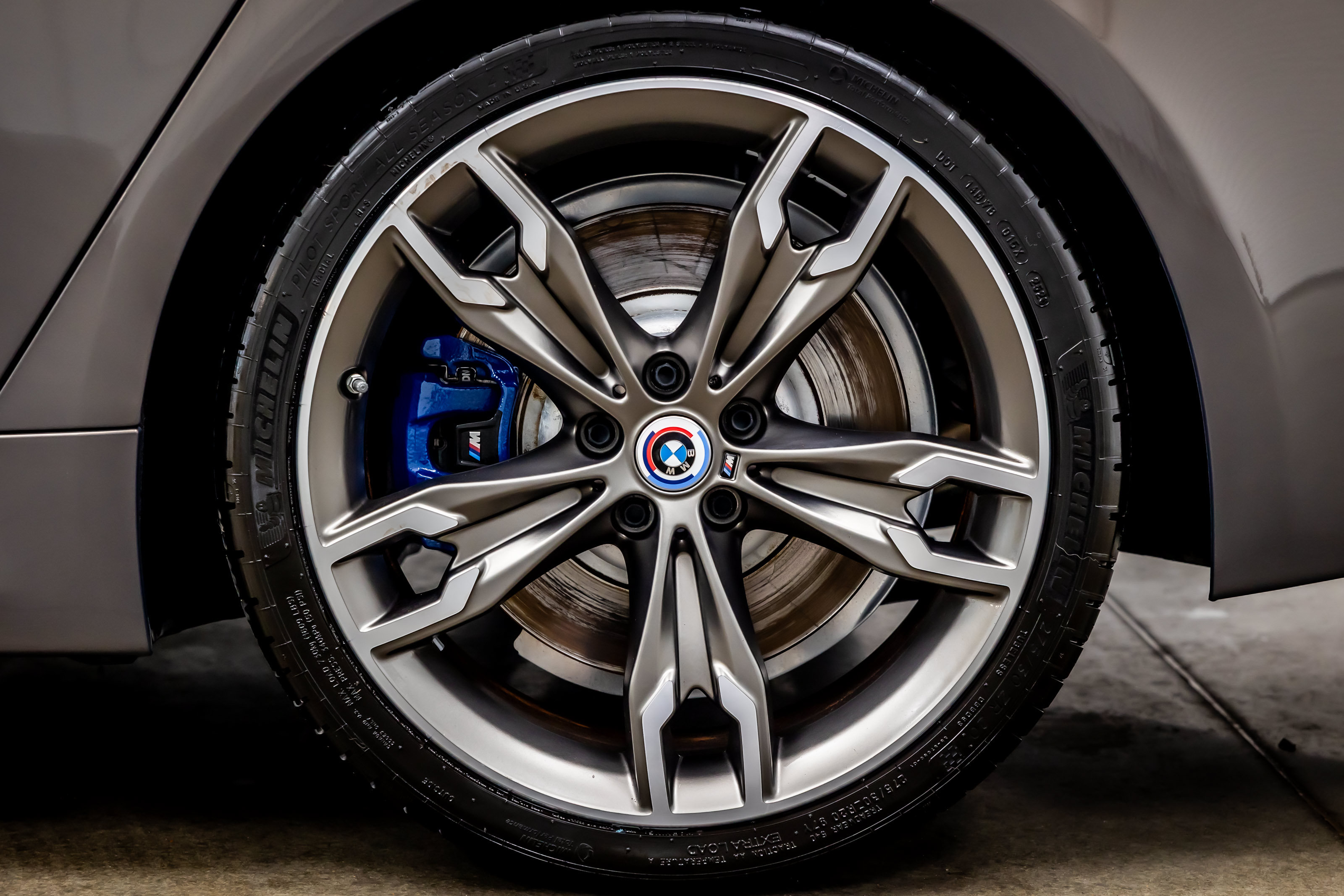 Used 2023 BMW M550i xDrive w/ Dynamic Handling Package AWD/4WD image 36