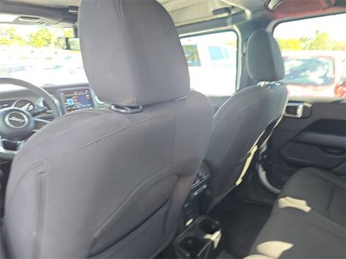 Used 2023 Jeep Gladiator Overland image 12