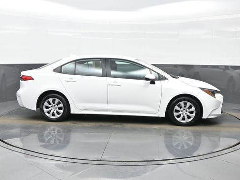 Used 2024 Toyota Corolla LE image 7