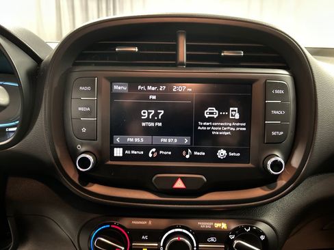 Used 2025 Kia Soul LX w/ LX Technology Package FWD image 15