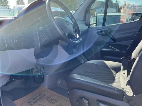 Used 2016 Mercedes-Benz Sprinter 2500 image 7
