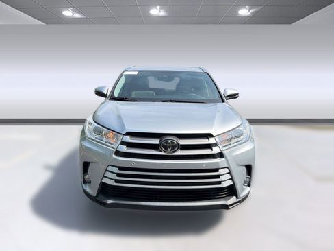 Used 2019 Toyota Highlander XLE AWD/4WD image 6