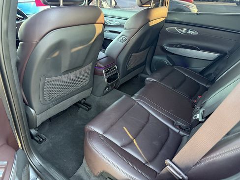 Used 2022 Genesis GV70 2.5T w/ Advanced Package image 12