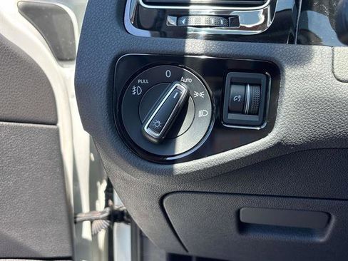 Used 2017 Volkswagen Golf SEL image 18