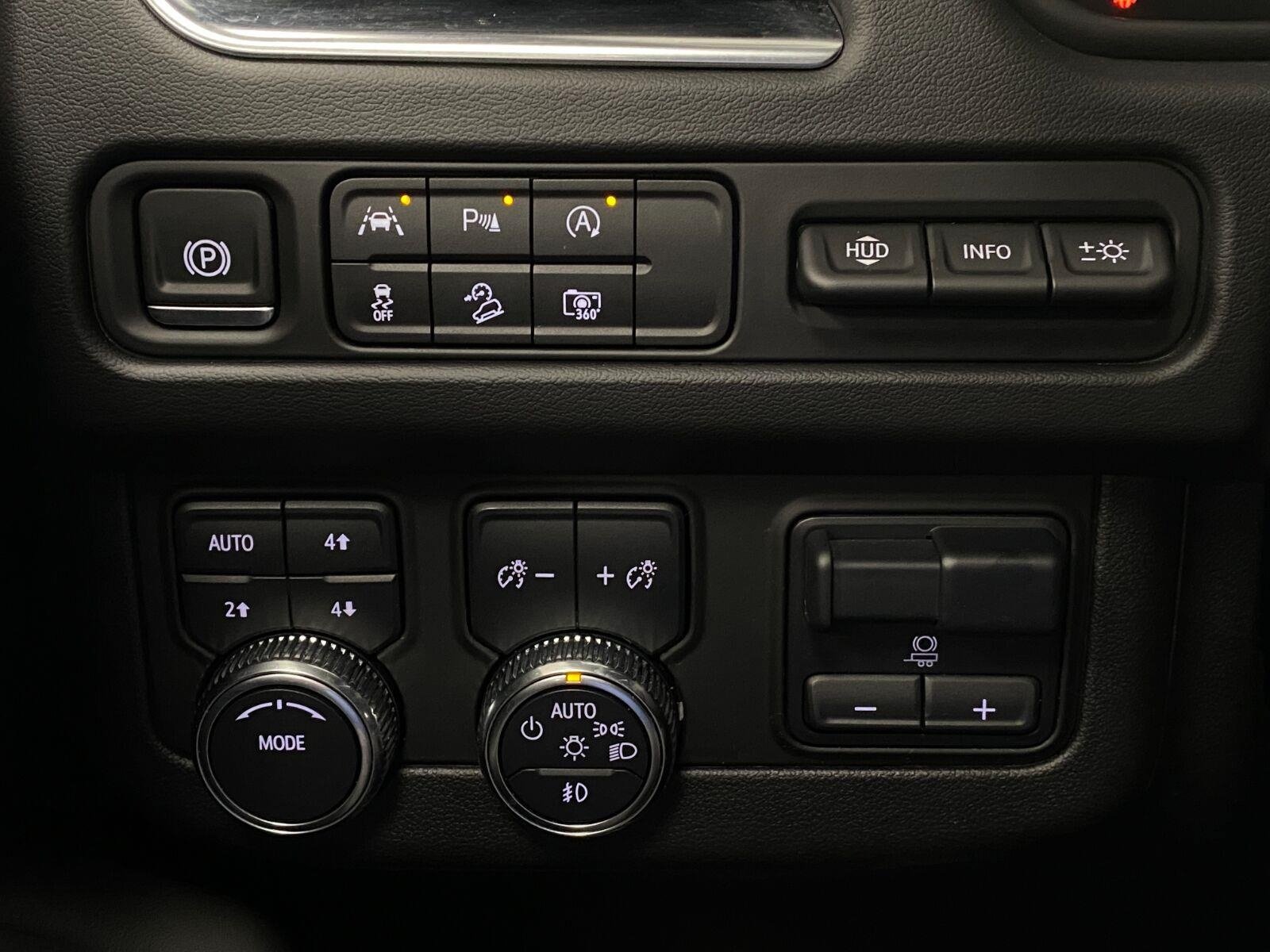 Used 2024 GMC Yukon AT4 w/ Technology Package AWD/4WD image 16