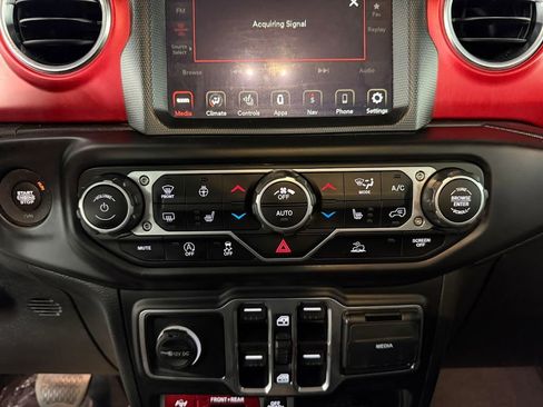 Used 2023 Jeep Gladiator Rubicon w/ Cold Weather Group image 26