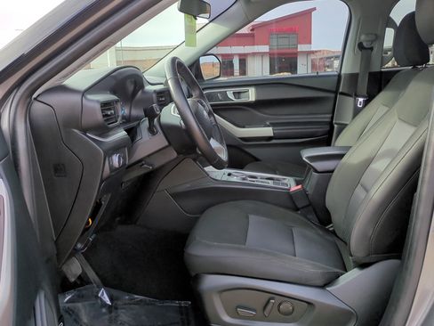 Used 2022 Ford Explorer XLT image 14