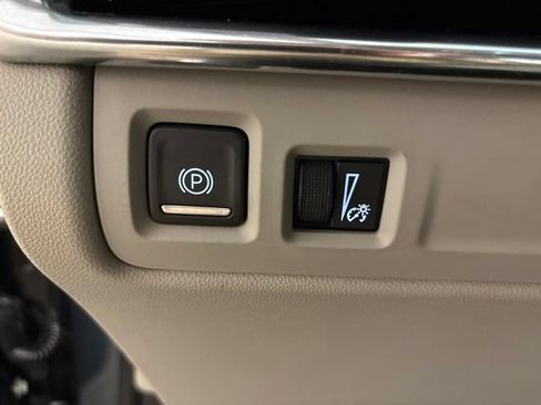 Used 2019 Cadillac XT4 Luxury w/ Cold Weather Package FWD image 15