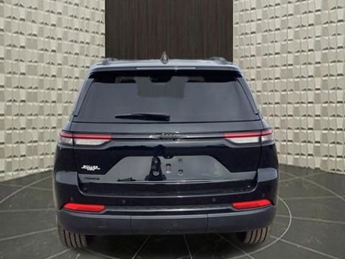Certified 2023 Jeep Grand Cherokee Altitude AWD/4WD image 6