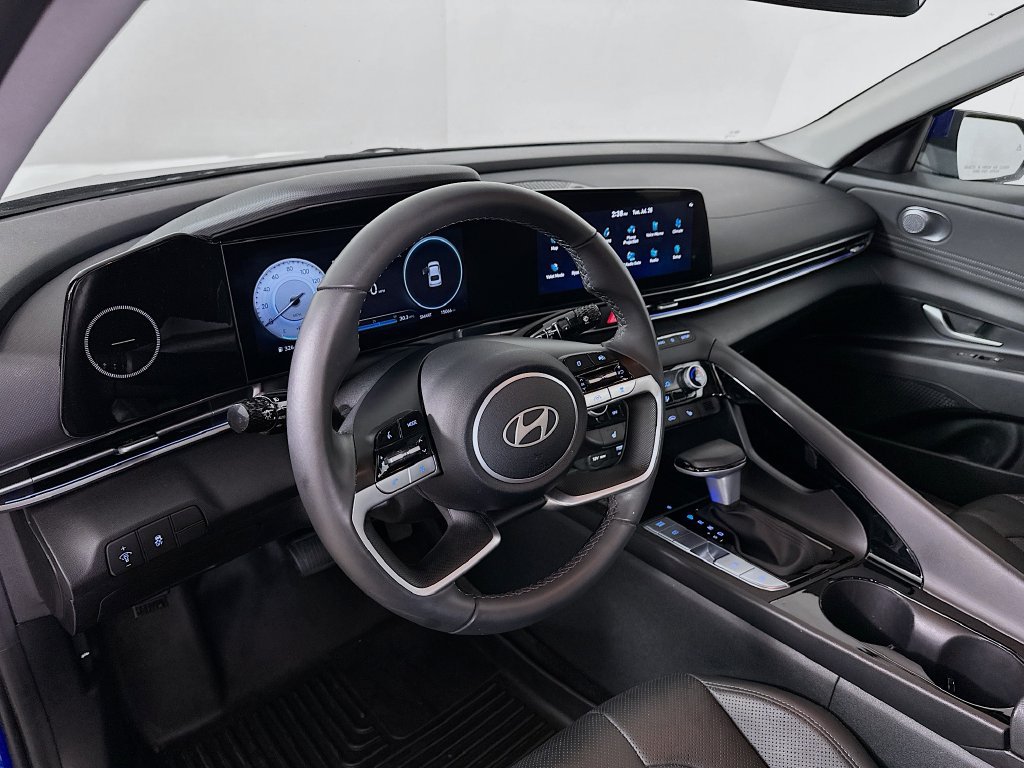 Used 2025 Hyundai Elantra Limited FWD image 10