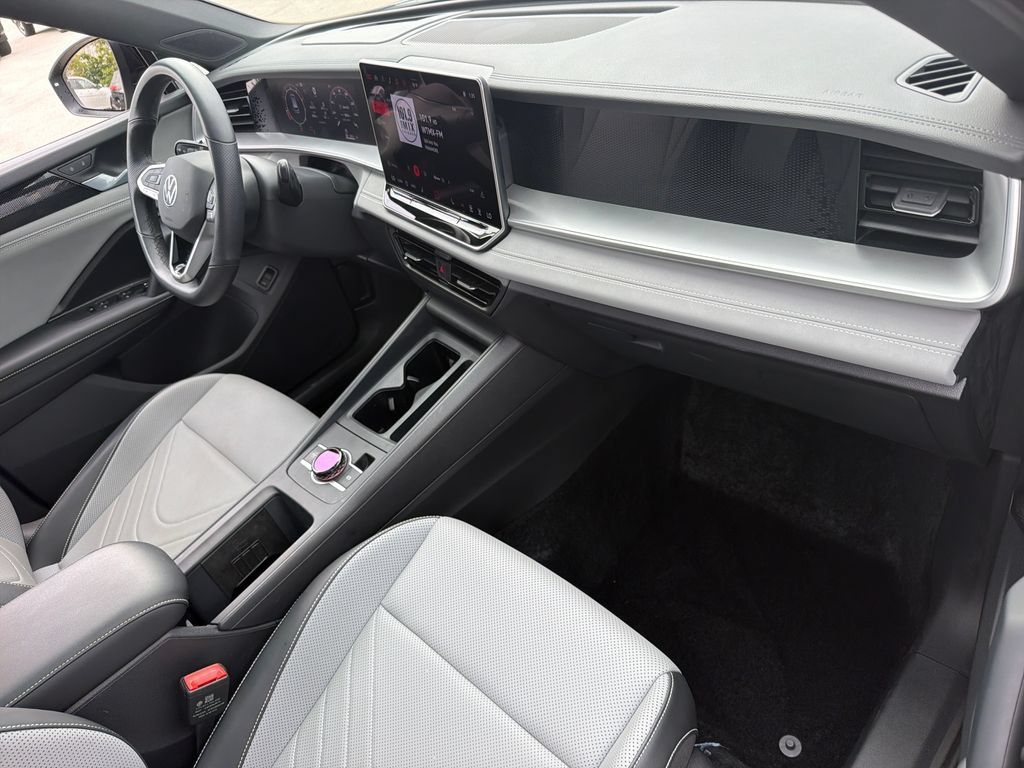 Certified 2026 Volkswagen Tiguan SE R-Line AWD/4WD image 26
