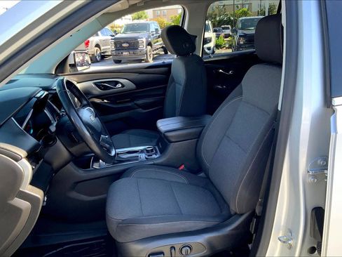 Used 2019 Chevrolet Traverse LT FWD image 8