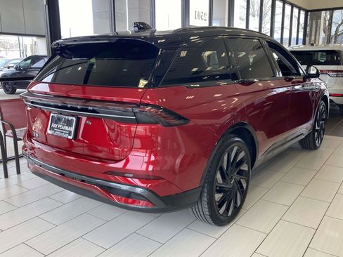 Used 2026 Lincoln Nautilus Reserve image 2