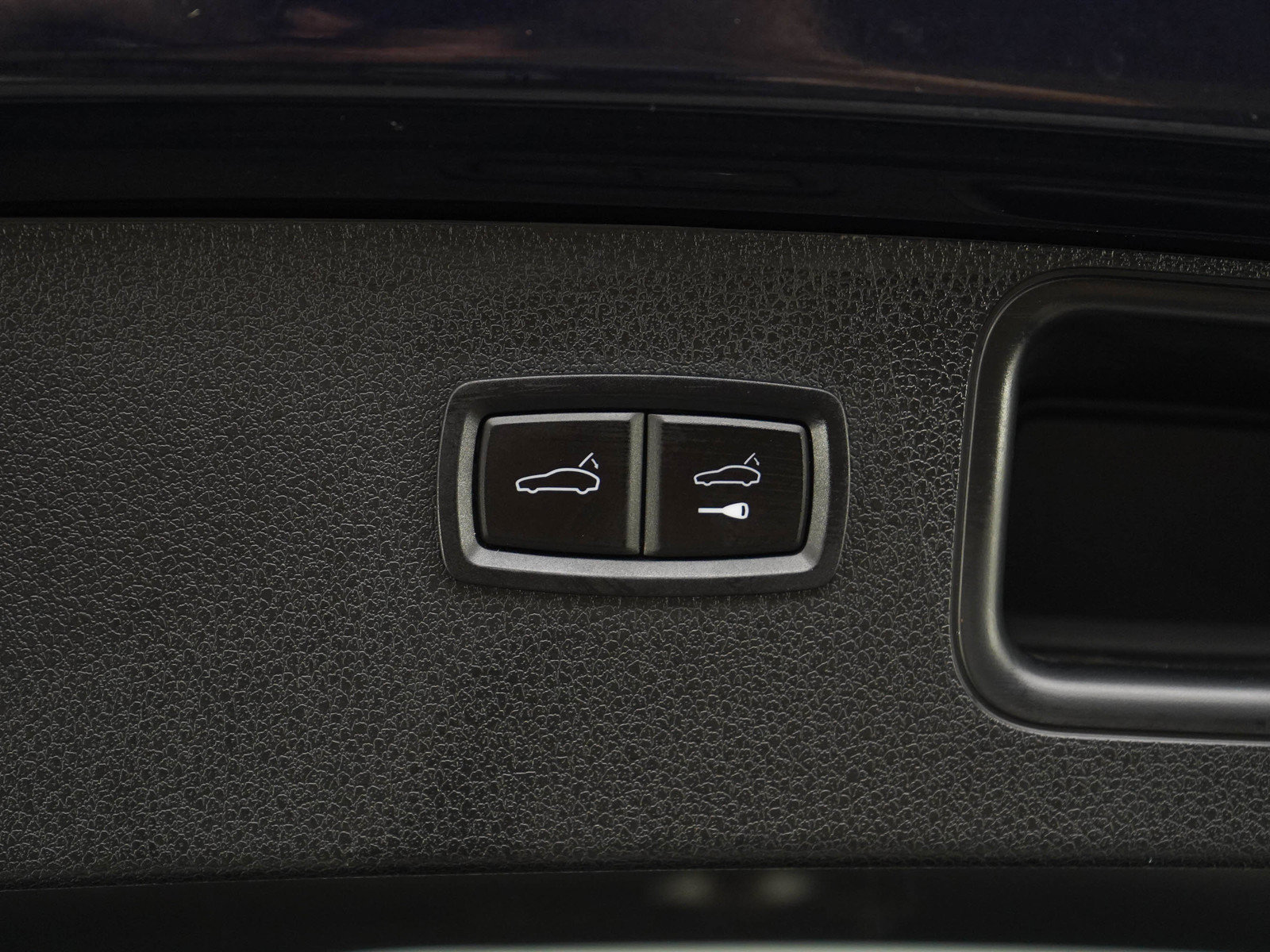 Used 2018 Porsche Macan AWD/4WD image 17