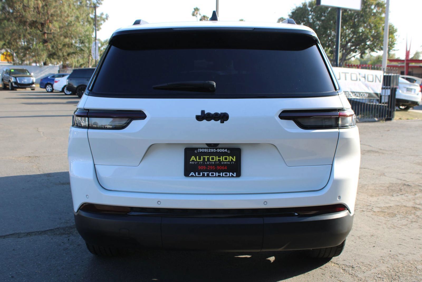 Used 2023 Jeep Grand Cherokee L Laredo RWD image 36