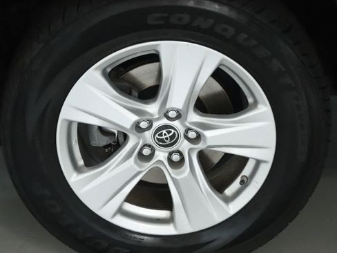 Used 2019 Toyota RAV4 XLE w/ Convenience Package FWD image 37