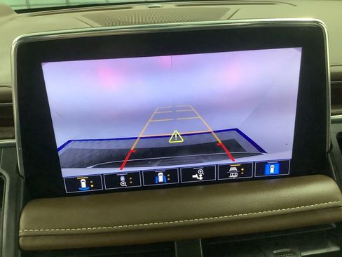 Used 2021 Chevrolet Suburban High Country image 21