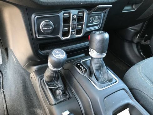 Used 2024 Jeep Wrangler Unlimited Sport AWD/4WD image 7