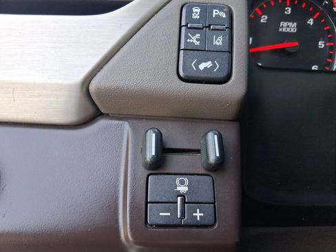 Used 2015 GMC Yukon Denali w/ Open Road Package RWD image 24