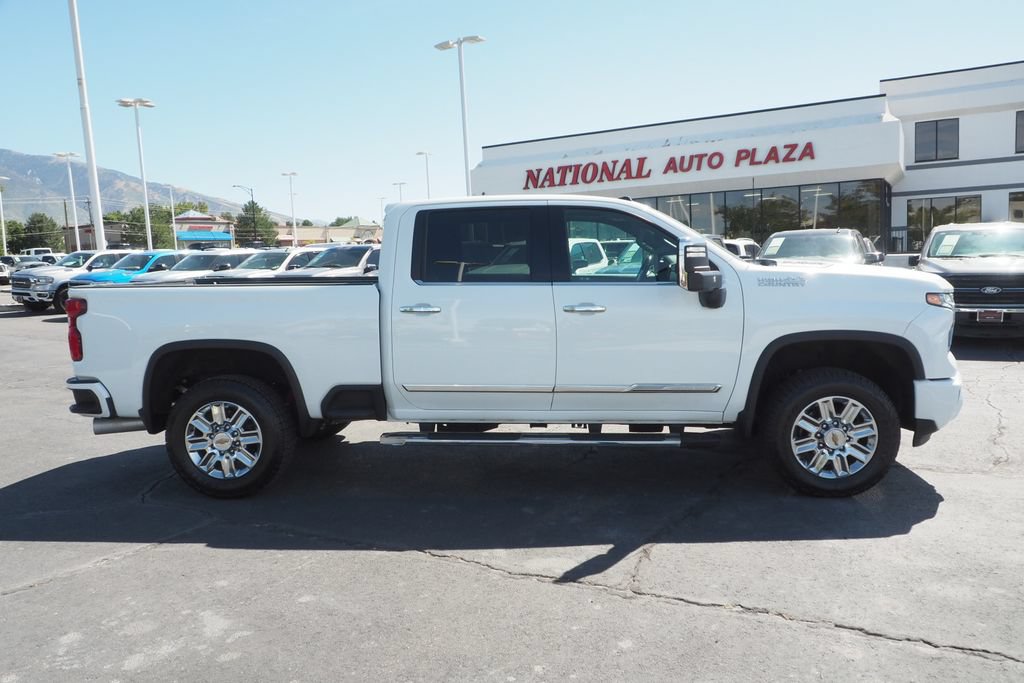 Used 2024 Chevrolet Silverado 3500 High Country w/ High Country Premium Package AWD/4WD image 4