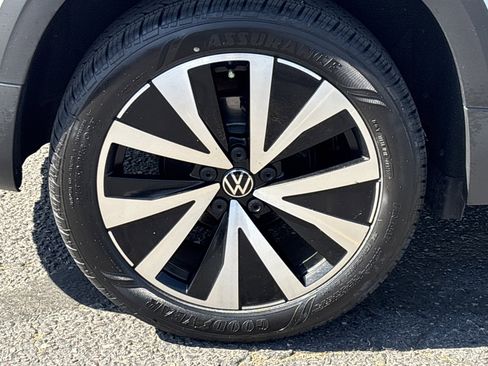 Used 2022 Volkswagen Taos SE FWD image 7