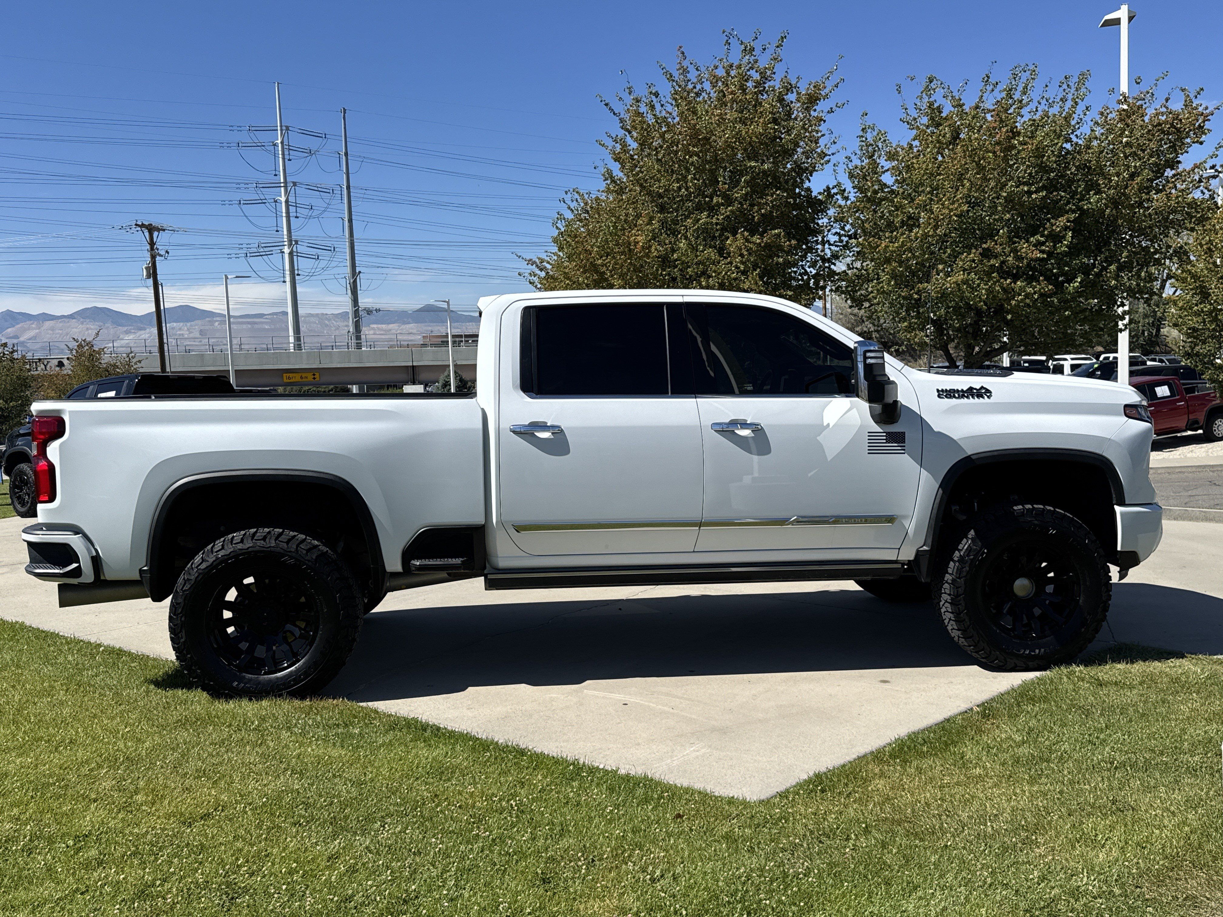 Used 2024 Chevrolet Silverado 3500 High Country w/ Technology Package AWD/4WD image 6