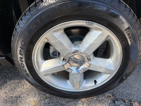 Used 2009 Chevrolet Avalanche LTZ RWD image 45