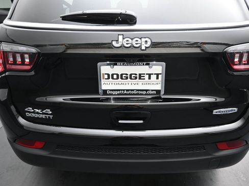 New 2026 Jeep Compass Latitude image 12