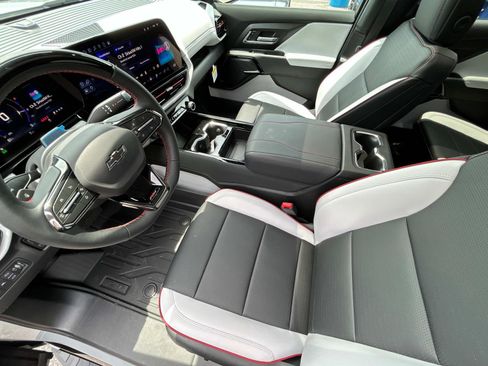 New 2025 Chevrolet Silverado EV RST image 10