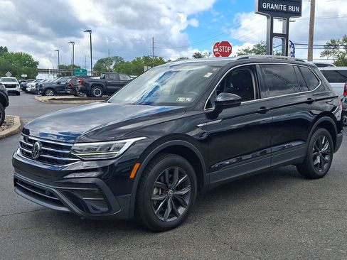 Used 2022 Volkswagen Tiguan SE FWD image 3