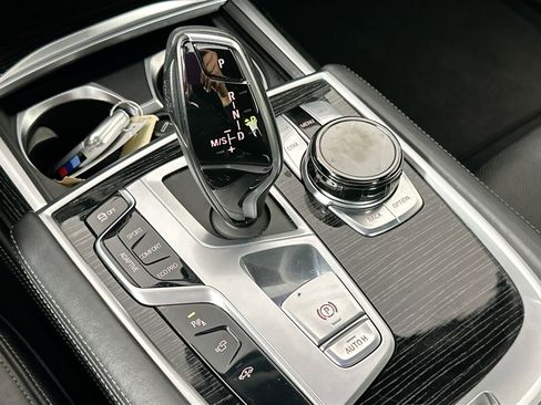 Used 2019 BMW 750i xDrive w/ Executive Package image 18