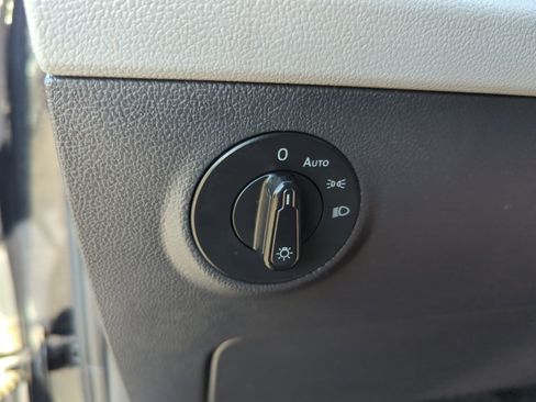 Certified 2022 Volkswagen Taos S image 31