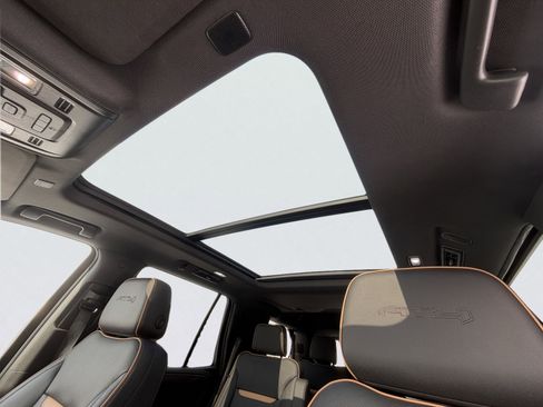 Used 2021 GMC Yukon AT4 w/ Technology Package image 5