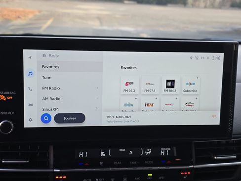 Used 2025 Toyota Sienna XLE image 29