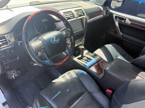 Used 2017 Lexus GX 460 image 8