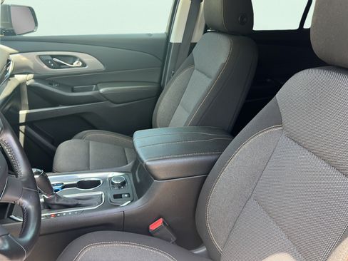Used 2020 Chevrolet Traverse LT FWD image 19