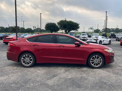 Used 2020 Ford Fusion SE FWD image 4