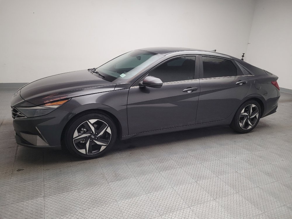Used 2021 Hyundai Elantra Limited w/ Cargo Package FWD image 2