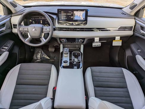 New 2026 Mitsubishi Outlander SE FWD image 15
