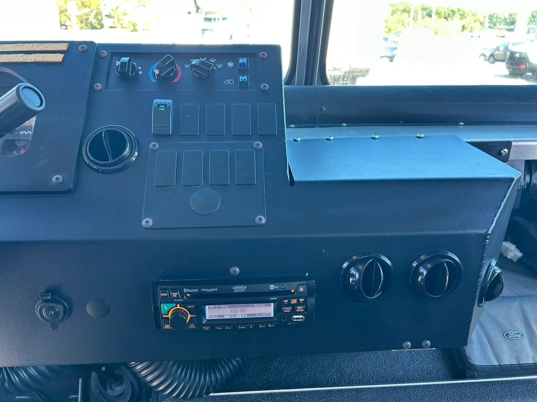 Used 2017 Ford E-350 and Econoline 350 Super Duty w/ A/C Prep Package RWD image 13