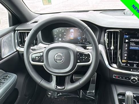 Used 2022 Volvo S60 B5 R-Design image 23