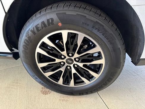 Used 2025 Ford Expedition Max Platinum AWD/4WD image 45