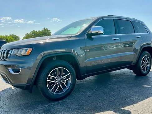Used 2019 Jeep Grand Cherokee Limited AWD/4WD image 6
